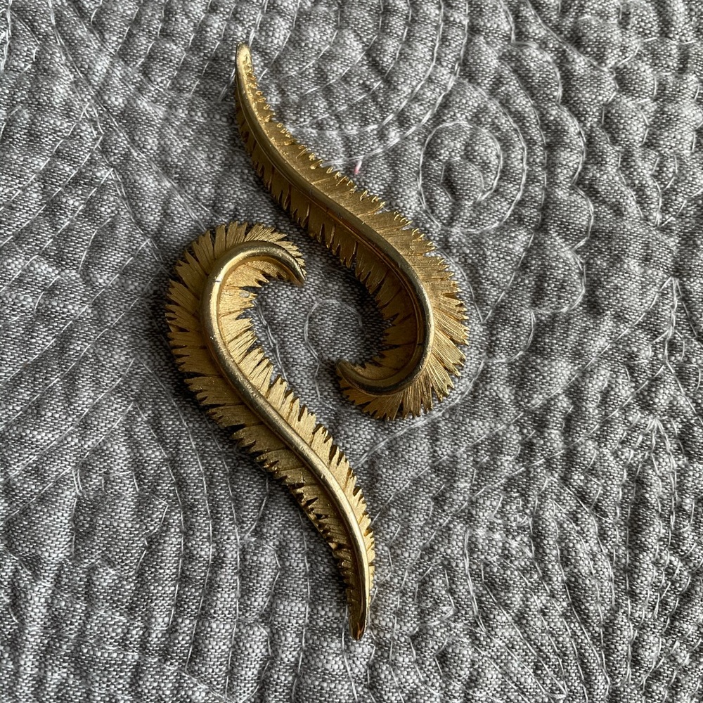 Vintage feather hair clips